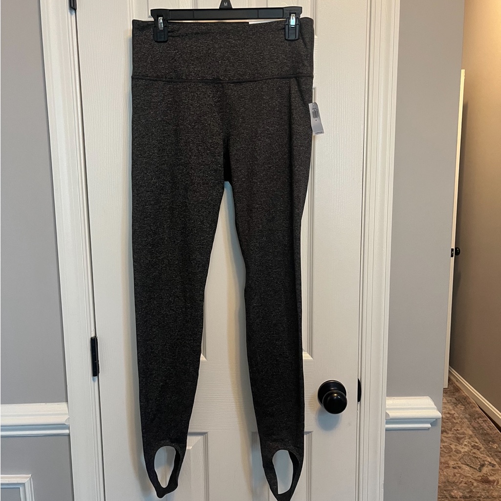 Nwt. Old Navy Gray High Rise Go Dry Active Sports Leggings With Stirrups Med
